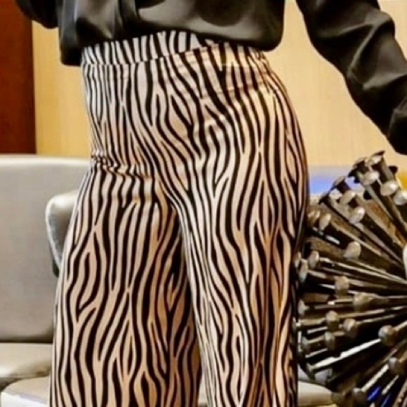 ❤️Satin Animal wide leg Pants - Picture 4 of 7
